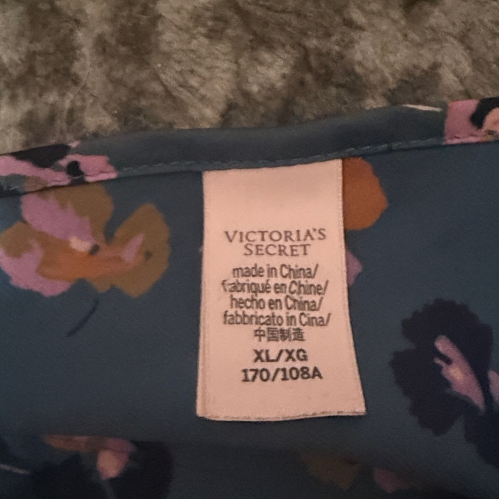 5/$25 🌟 Victoria's Secret Blue Floral Camisole - Picture 2 of 3